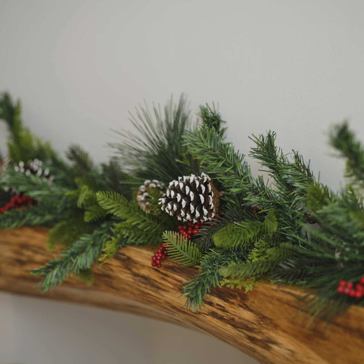 Foliage and Berries Christmas Garland - Image 2