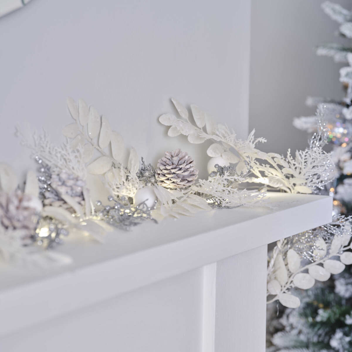 White and Silver Berry Foliage Garland - Image 2